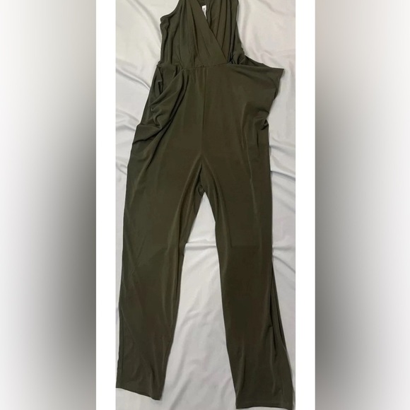 BCBGeneration Drape Pocket Jumpsuit Womens Size Small Green Sleeveless NWOT - Picture 3 of 9